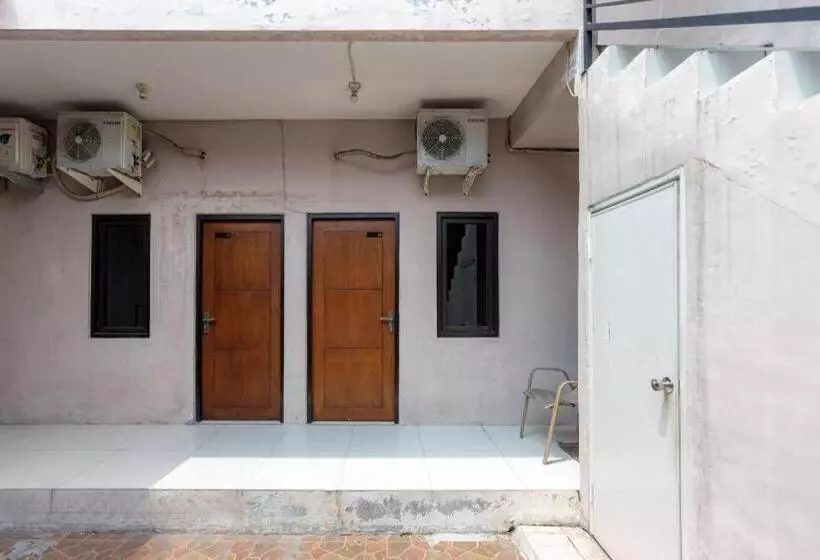 Hotelli Reddoorz @ Osuko Residence Sukomanunggal Jaya