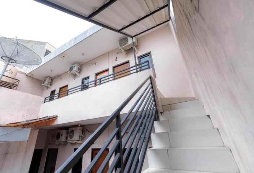 酒店 Reddoorz @ Osuko Residence Sukomanunggal Jaya