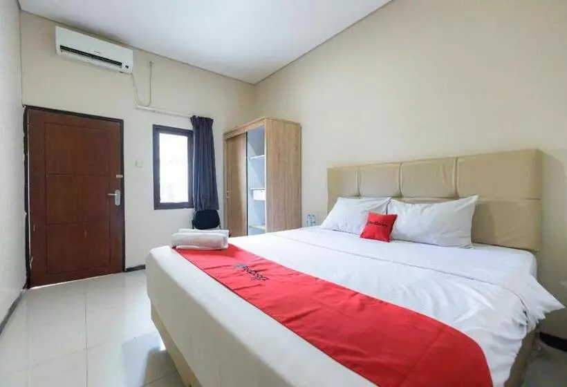 Hotelli Reddoorz @ Osuko Residence Sukomanunggal Jaya