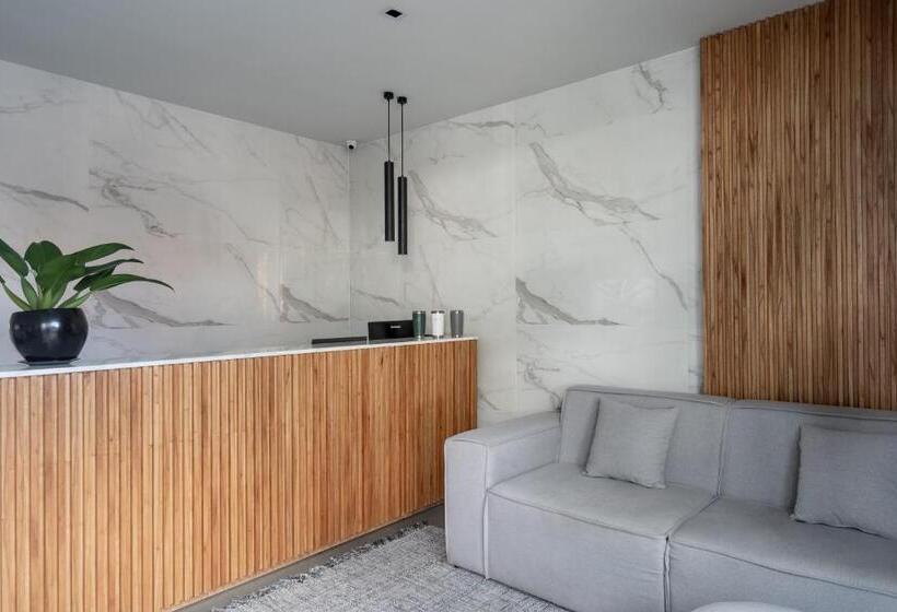 هتل Zt Coliving And