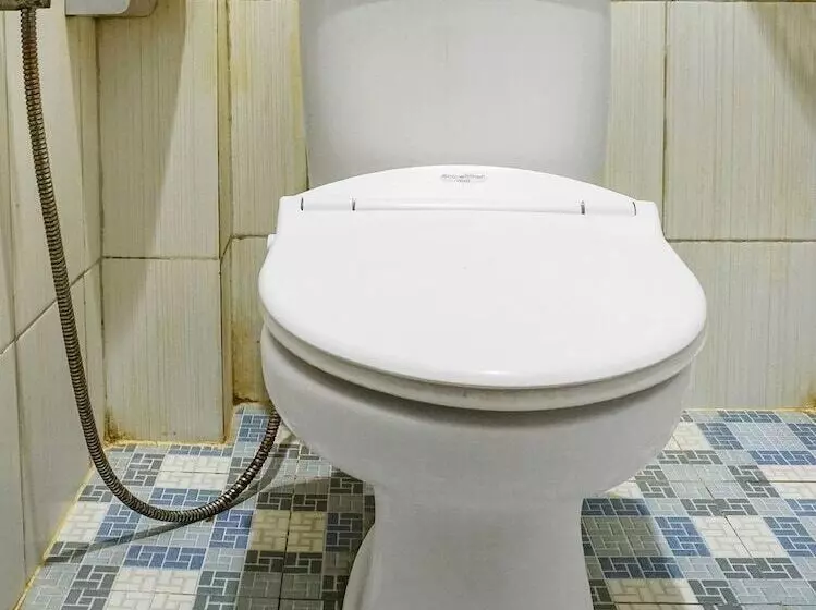 Oyo 91245 Rika Hotel Makassar