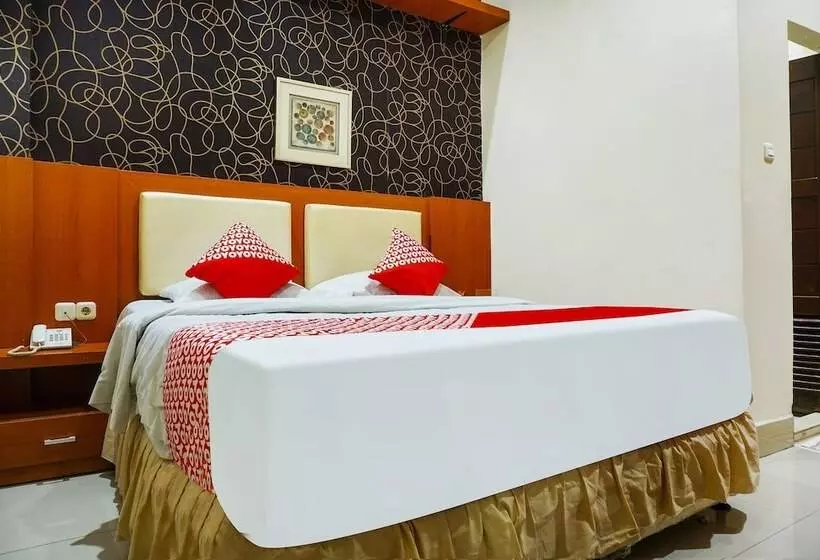Oyo 91245 Rika Hotel Makassar