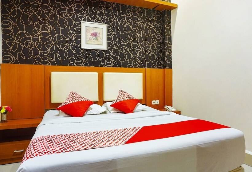 Oyo 91245 Rika Hotel Makassar