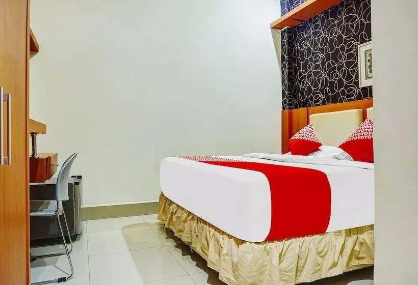 Oyo 91245 Rika Hotel Makassar
