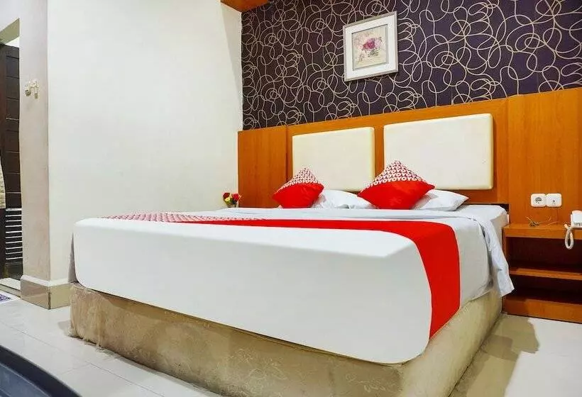 Oyo 91245 Rika Hotel Makassar