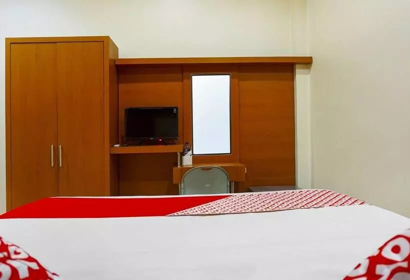Oyo 91245 Rika Hotel Makassar