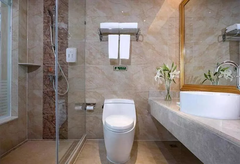 Vienna Hotel Guizhou Xingyi Wanfenglin High Speed Railway Airport