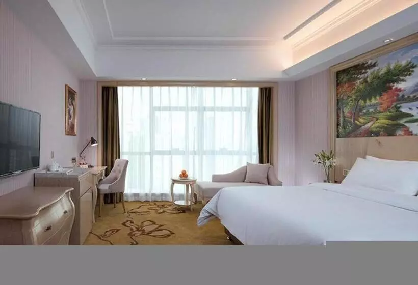 Vienna Hotel Guizhou Xingyi Wanfenglin High Speed Railway Airport