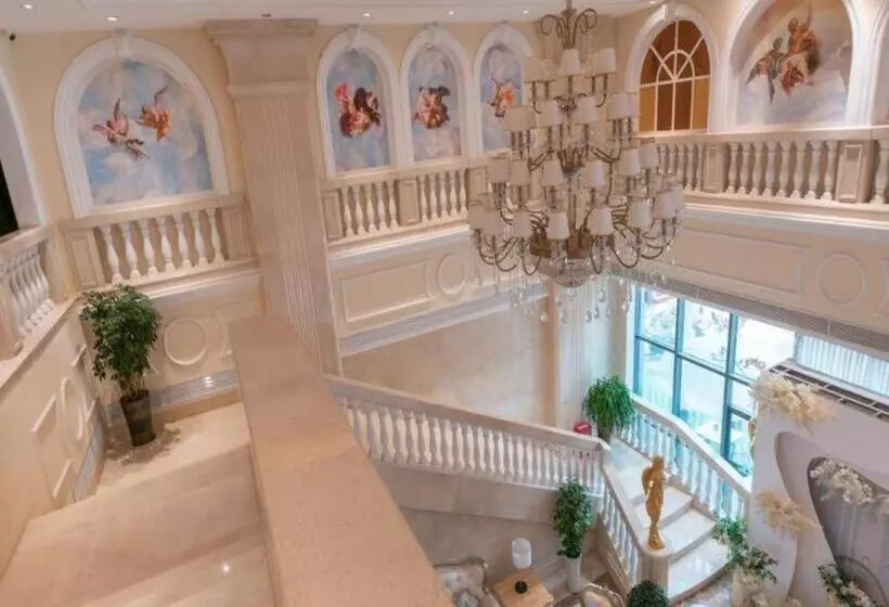 Vienna Hotel Guizhou Xingyi Wanfenglin High Speed Railway Airport