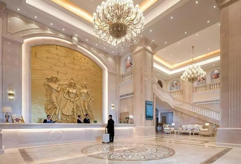 Vienna Hotel Guizhou Xingyi Wanfenglin High Speed Railway Airport