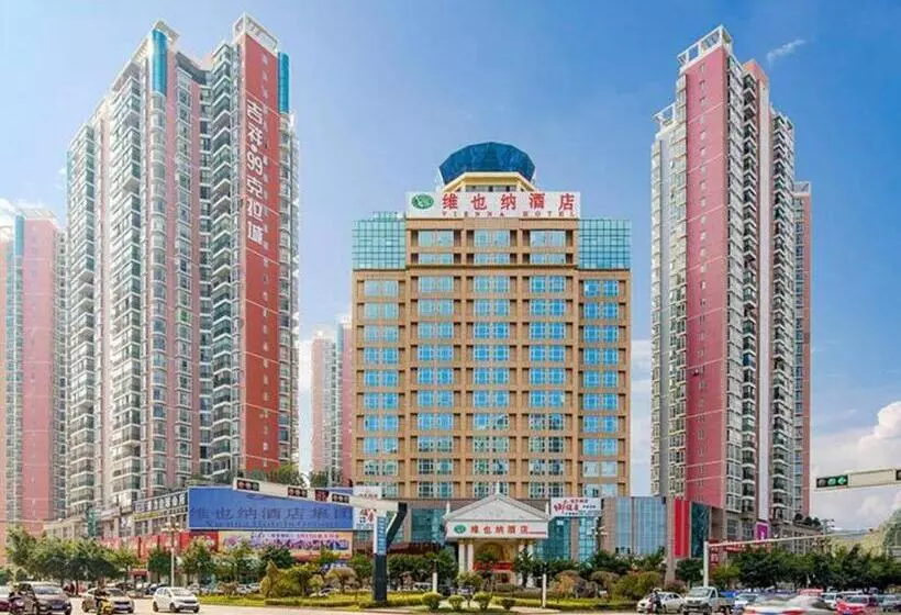 Vienna Hotel Guizhou Xingyi Wanfenglin High Speed Railway Airport