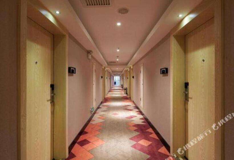 Borrman Hotel Liuzhou High Speed Railway Station