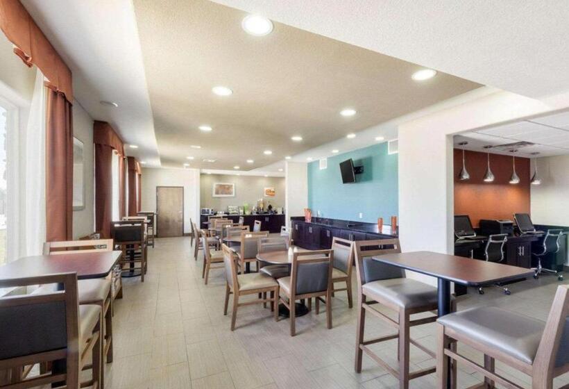 בית מלון כפרי Quality Inn & Suites Victoria East