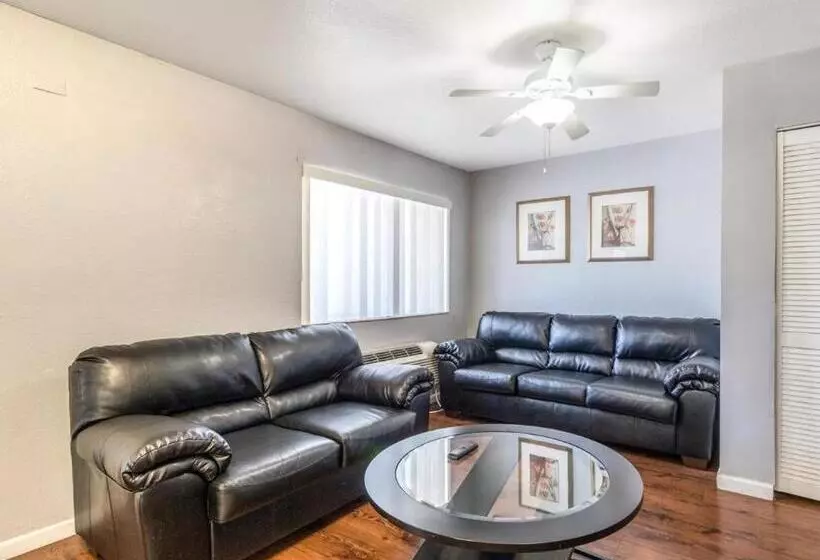 ホテル Quality Inn & Suites Victoria East