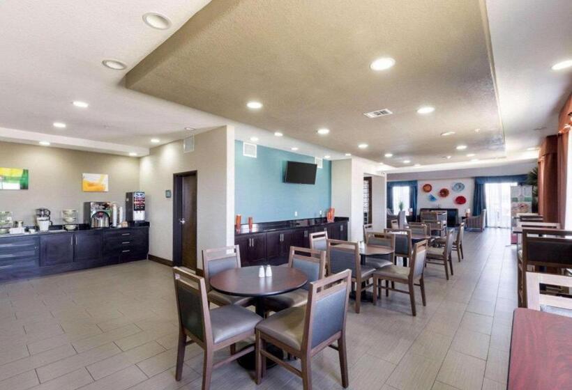 בית מלון כפרי Quality Inn & Suites Victoria East