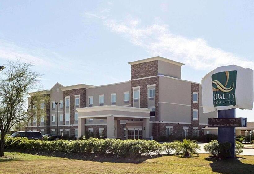 בית מלון כפרי Quality Inn & Suites Victoria East