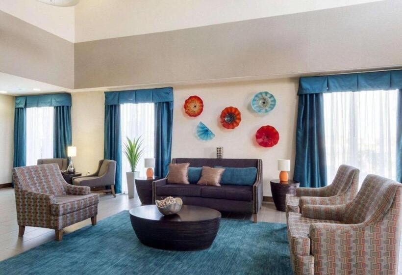 בית מלון כפרי Quality Inn & Suites Victoria East