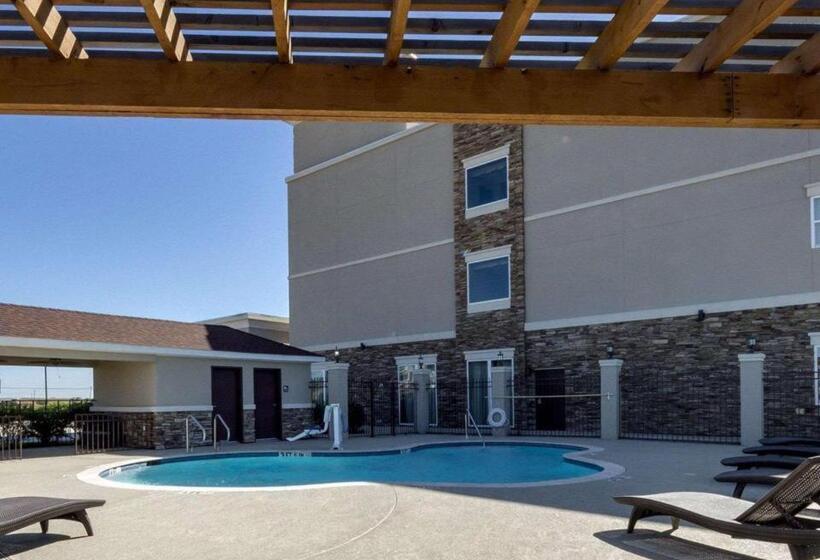 בית מלון כפרי Quality Inn & Suites Victoria East