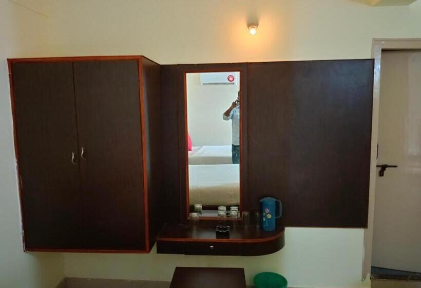 فندق Vishnu Residency