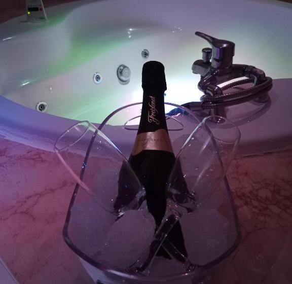 膳宿费 El Escondite Perfecto