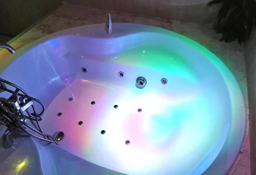 膳宿费 El Escondite Perfecto