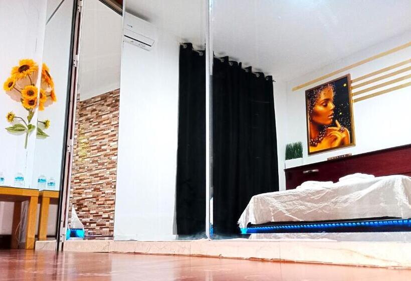 膳宿费 El Escondite Perfecto