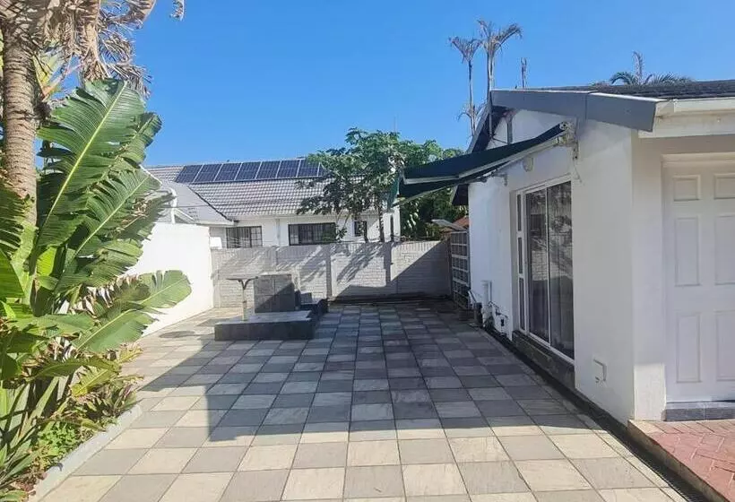 ペンション La Lucia Beach Villa
