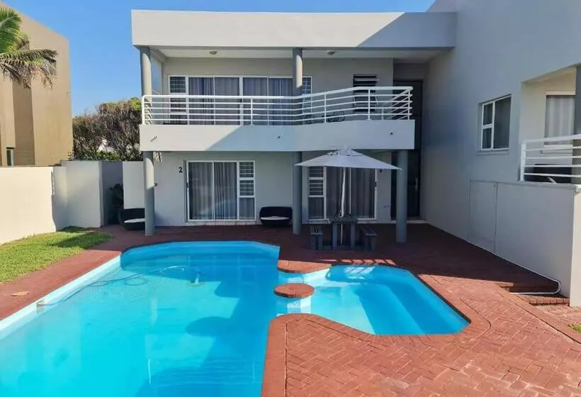 ペンション La Lucia Beach Villa