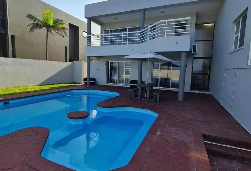 ペンション La Lucia Beach Villa