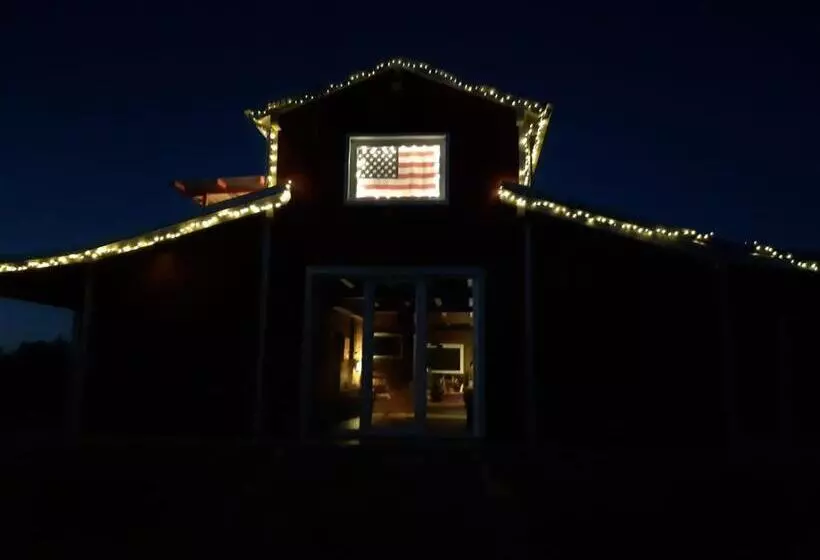 ペンション Red Cedar Ranch
