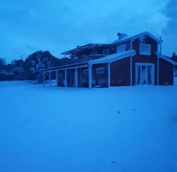 ペンション Red Cedar Ranch