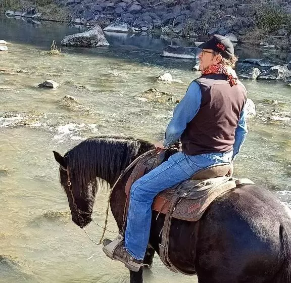 ペンション Red Cedar Ranch