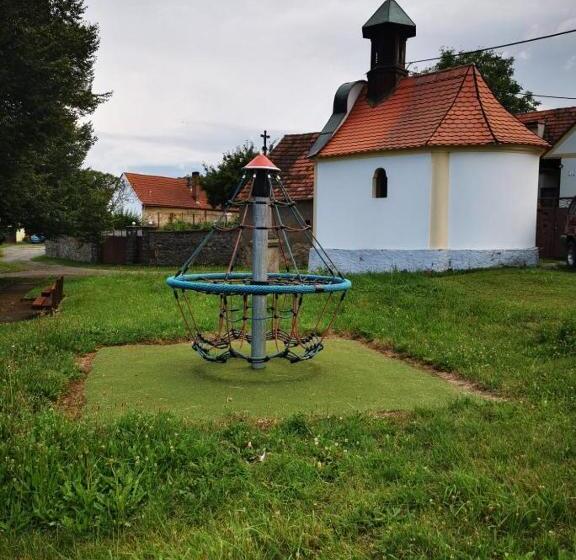 旅馆 Chalupa Komušín