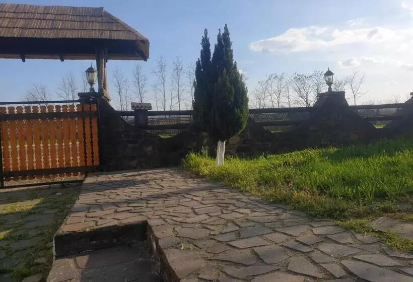 Hotelli Pensiunea San Pio Sabisa