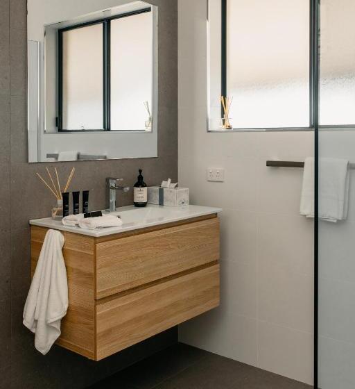 ベッドアンドブレックファースト Laurina Estate