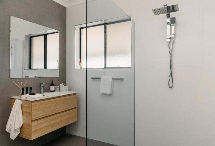 ベッドアンドブレックファースト Laurina Estate