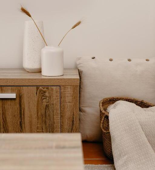 ベッドアンドブレックファースト Laurina Estate