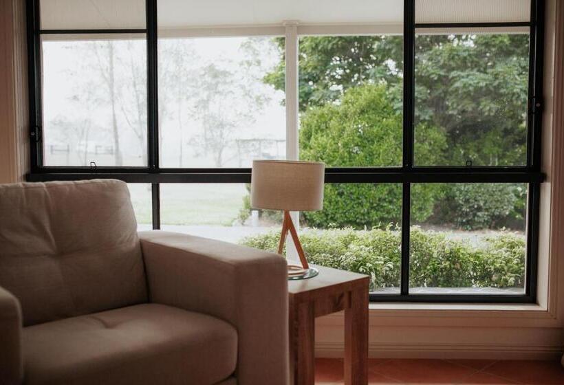 ベッドアンドブレックファースト Laurina Estate