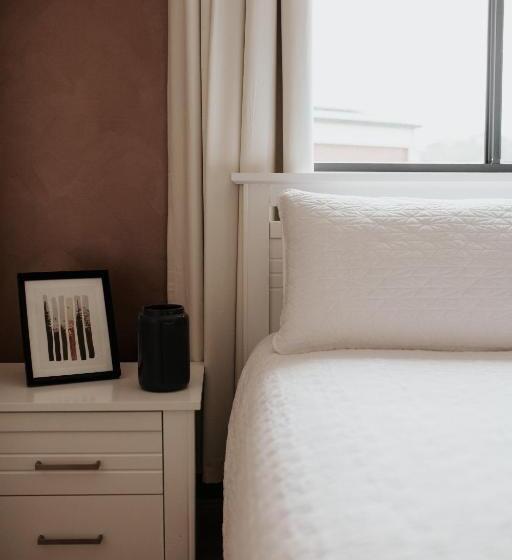 ベッドアンドブレックファースト Laurina Estate