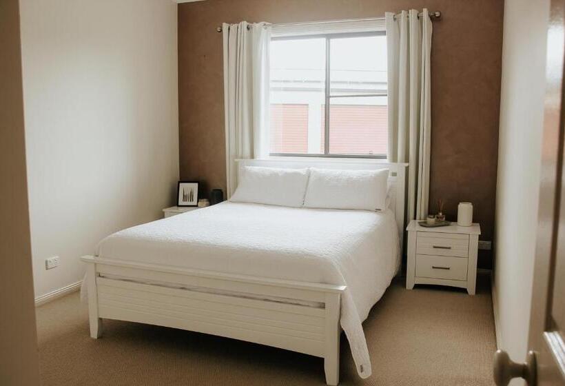 ベッドアンドブレックファースト Laurina Estate