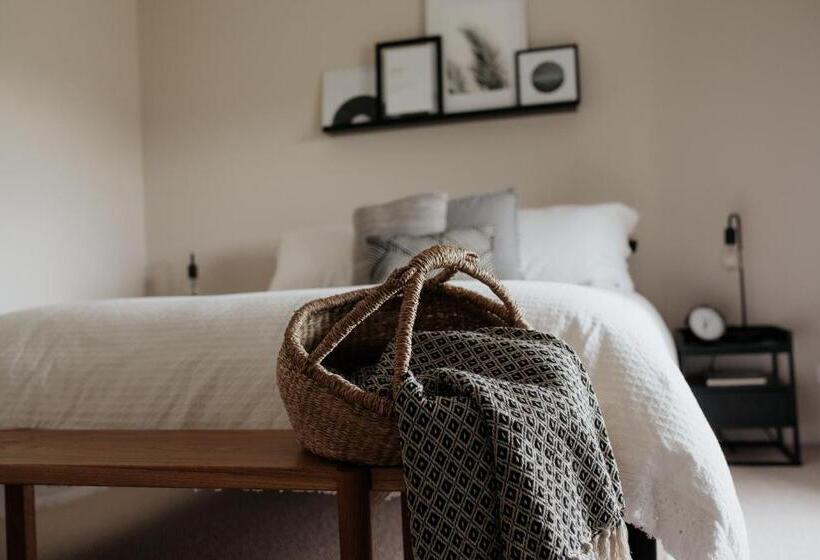 ベッドアンドブレックファースト Laurina Estate