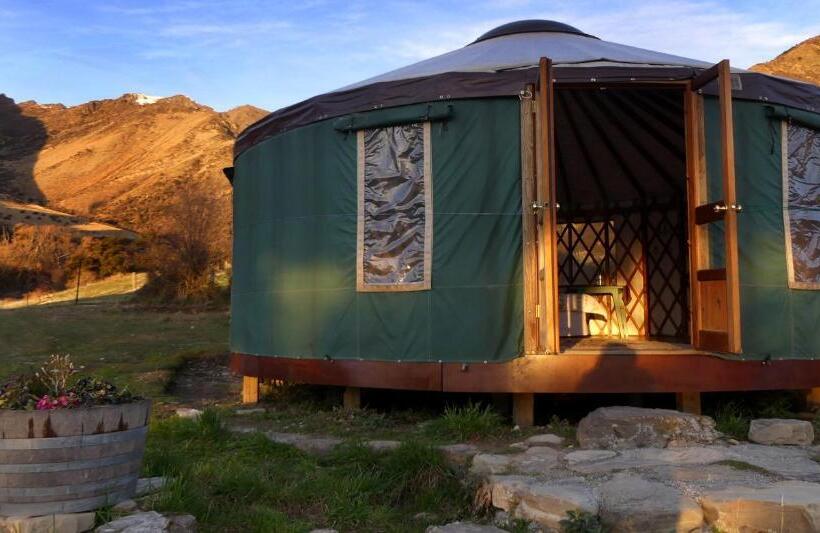 Nocleg ze śniadaniem Mountain Yurt, Stunning Views, Near Wanaka