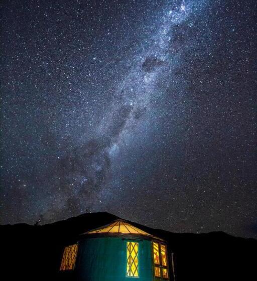 Nocleg ze śniadaniem Mountain Yurt, Stunning Views, Near Wanaka