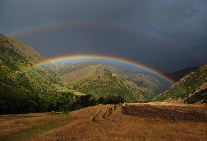 Nocleg ze śniadaniem Mountain Yurt, Stunning Views, Near Wanaka