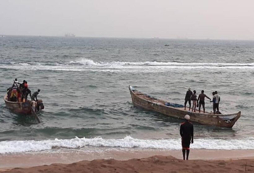 هتل Backpakers Robinson Plage