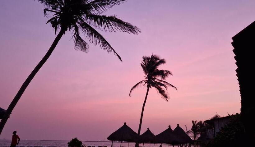 هتل Backpakers Robinson Plage