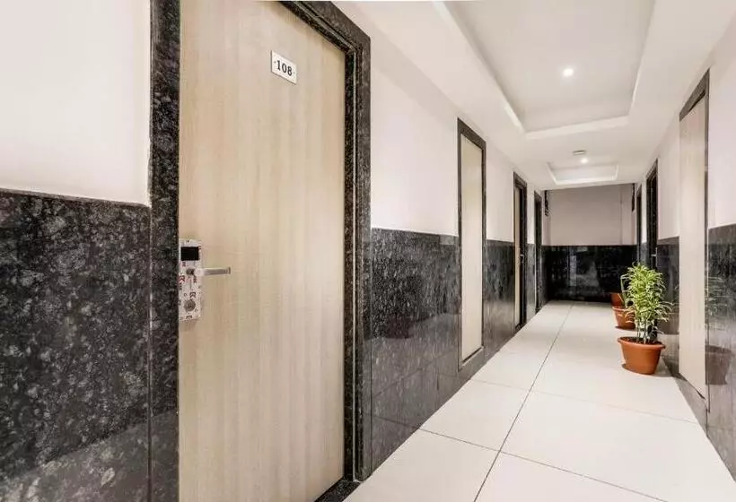 Fabhotel Meera Palace