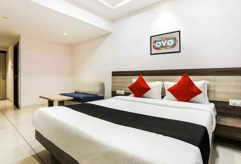 Fabhotel Meera Palace