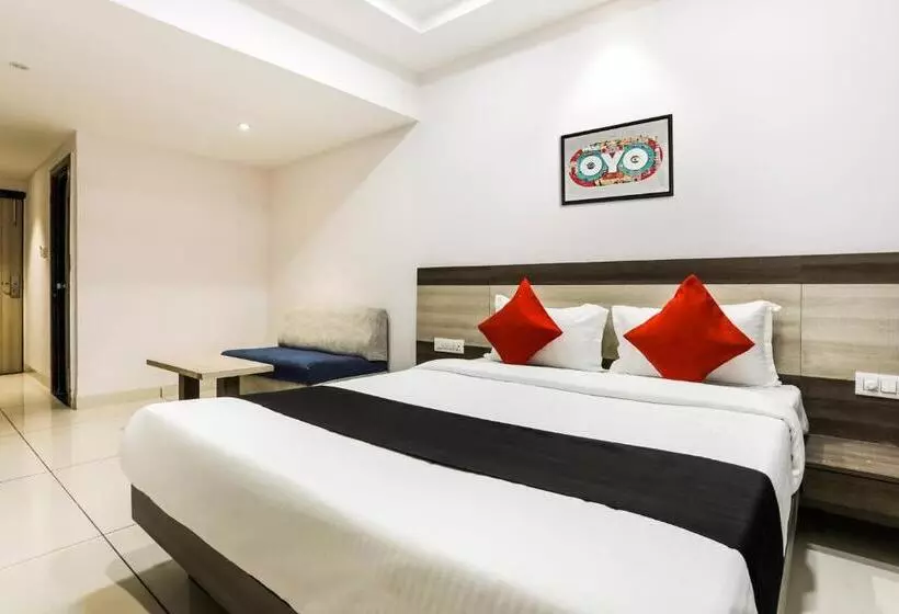 Fabhotel Meera Palace