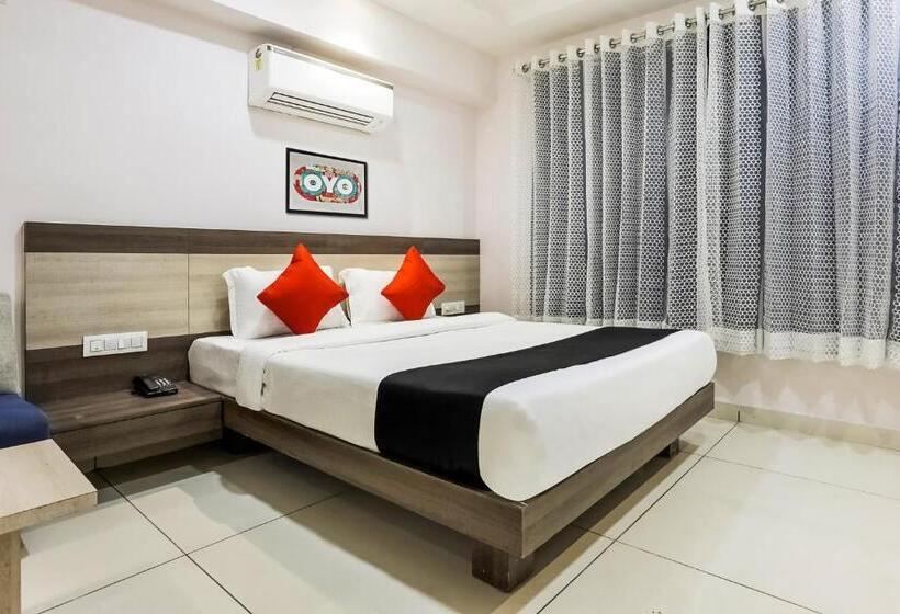 Fabhotel Meera Palace